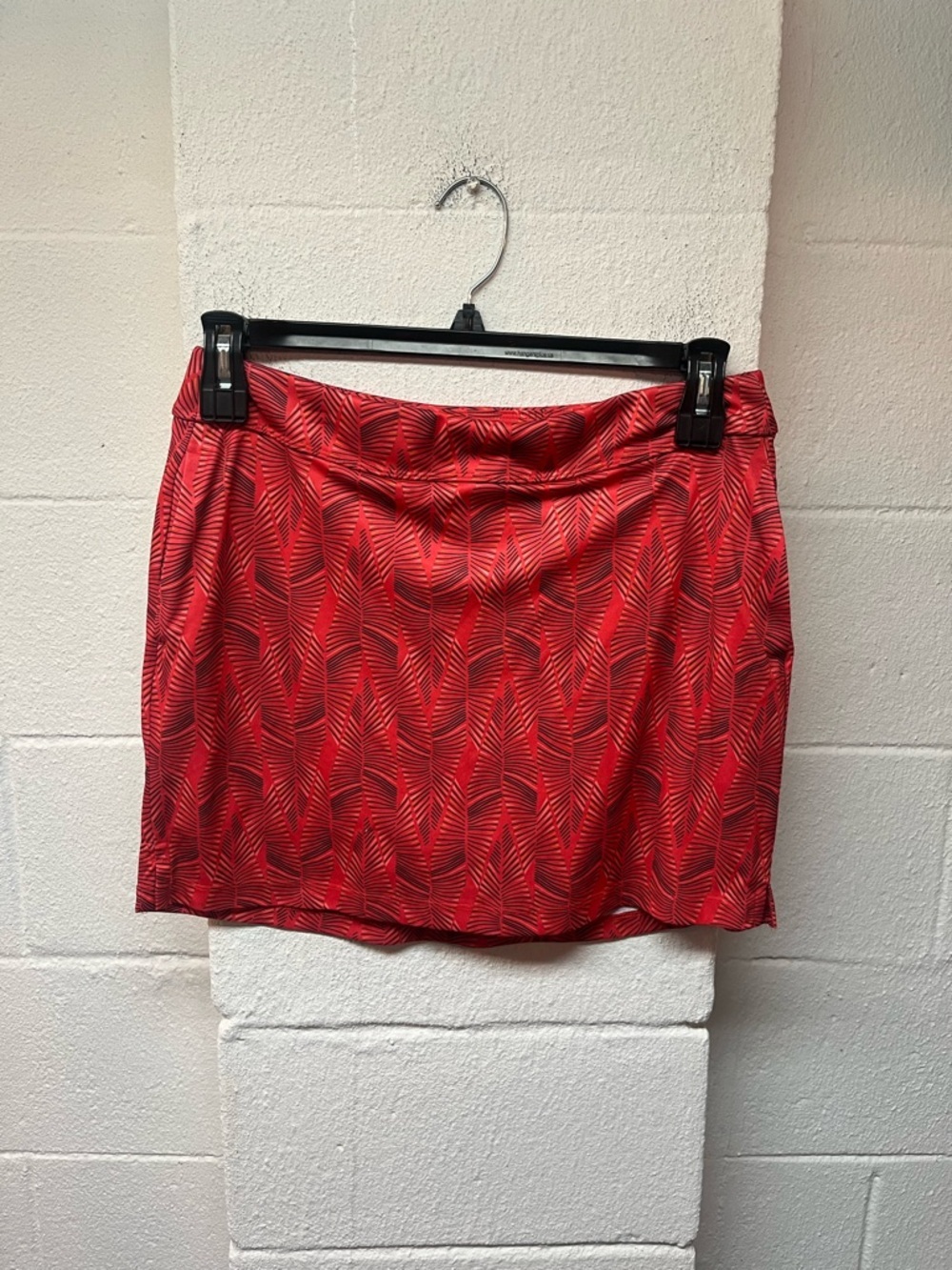 Greg Norman Collection Red Printed Mini Skirt with Black Leaf Motif